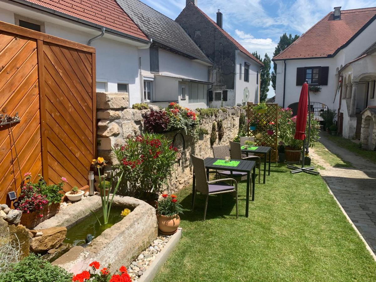 Ferienwohnungen zum Briefmarkenhaus Mörbisch am See Exterior foto